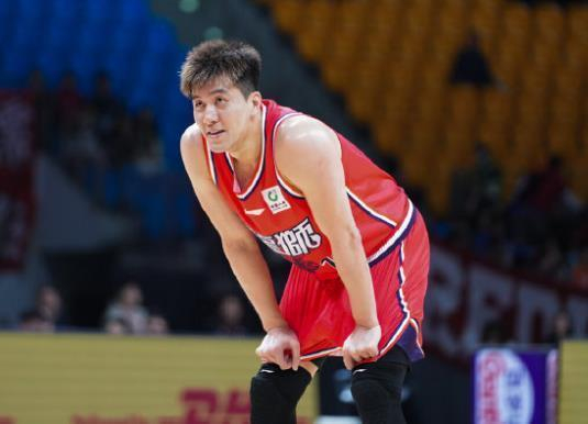 九游体育app下在-郭艾伦16个赛季一共挣了多少钱？预计不低于3个小目标|CBA|广州龙狮|广州龙狮队|耐克|易建联_新浪体育_新浪新闻